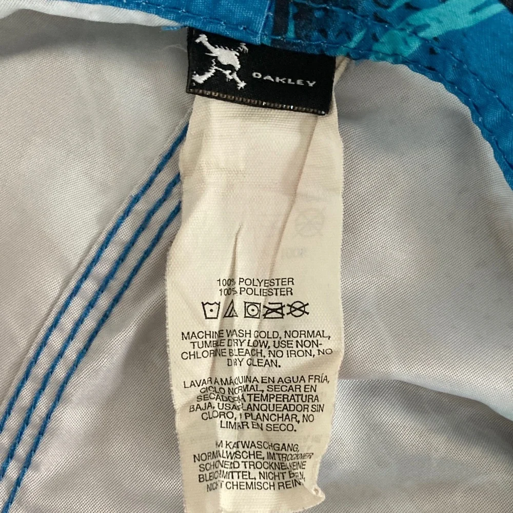 Oakley Blue &Black Floral Print Board Shorts Size 32  21”Length EUC